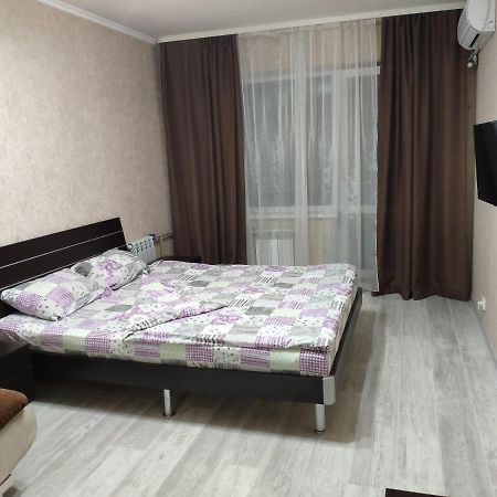 1-Room Apartment In The Center Zaporizhia Ngoại thất bức ảnh