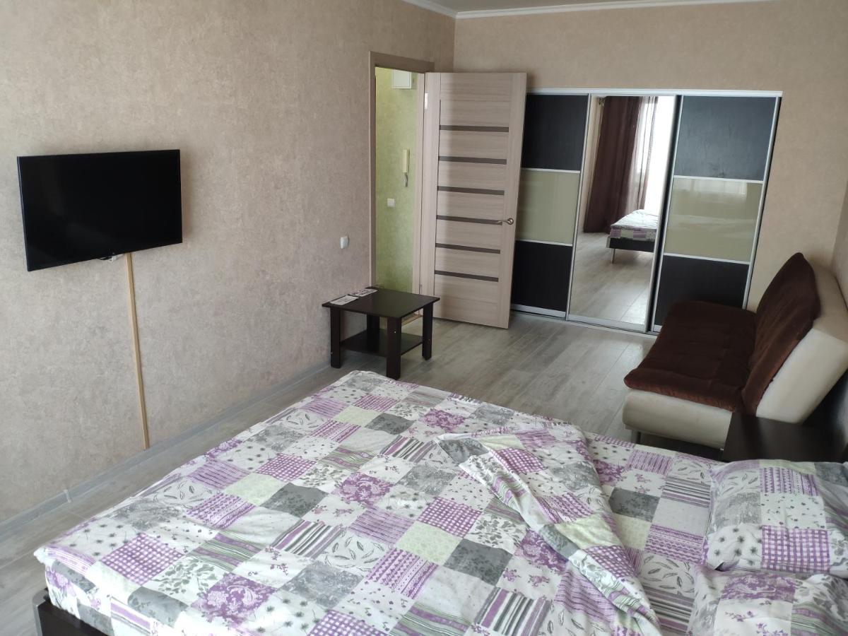 1-Room Apartment In The Center Zaporizhia Ngoại thất bức ảnh