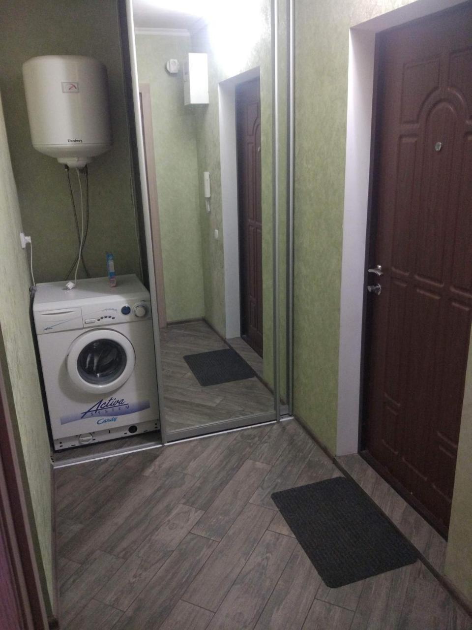 1-Room Apartment In The Center Zaporizhia Ngoại thất bức ảnh